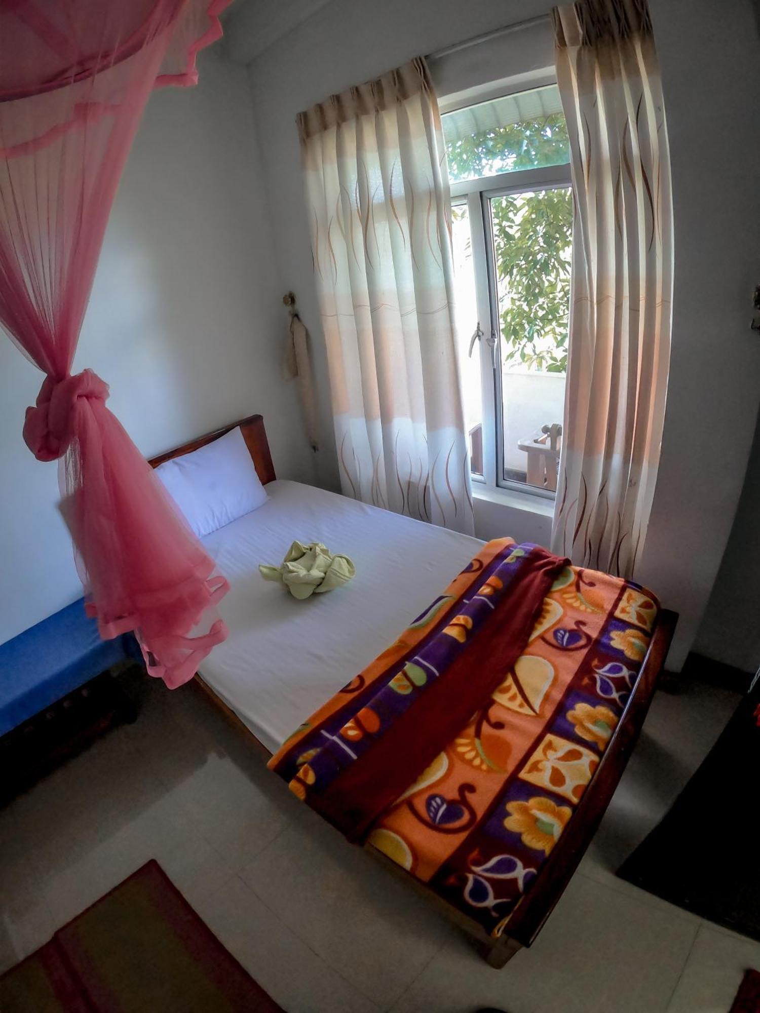 9 Arch View Rest Inn Елла Екстер'єр фото