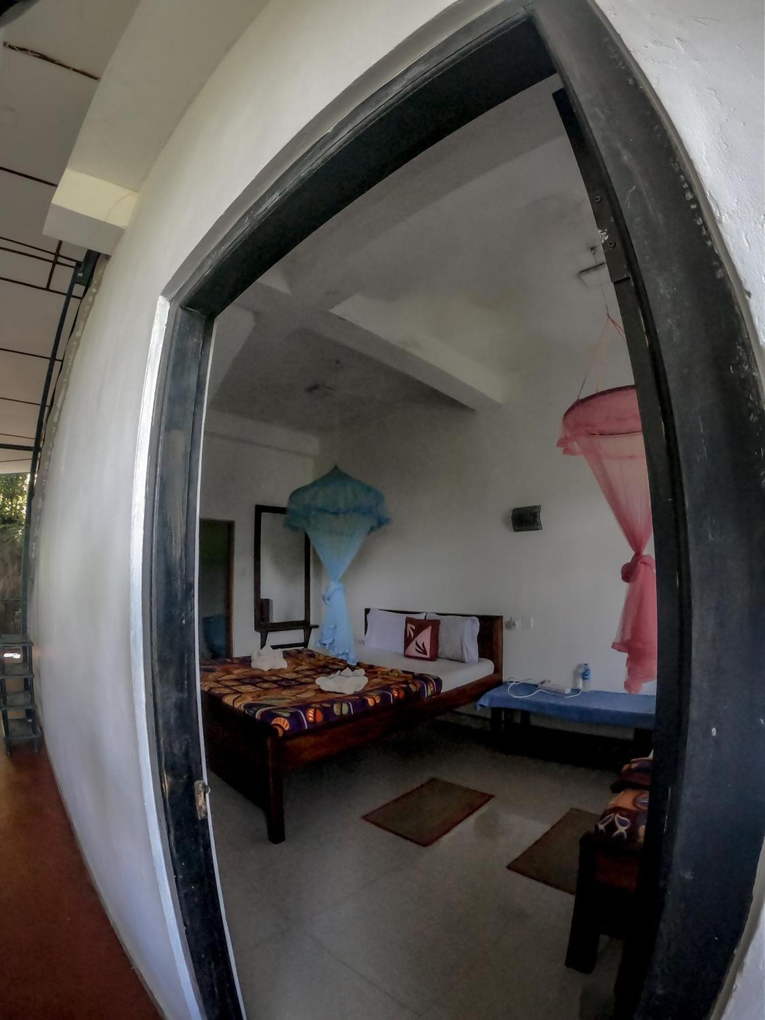 9 Arch View Rest Inn Елла Екстер'єр фото