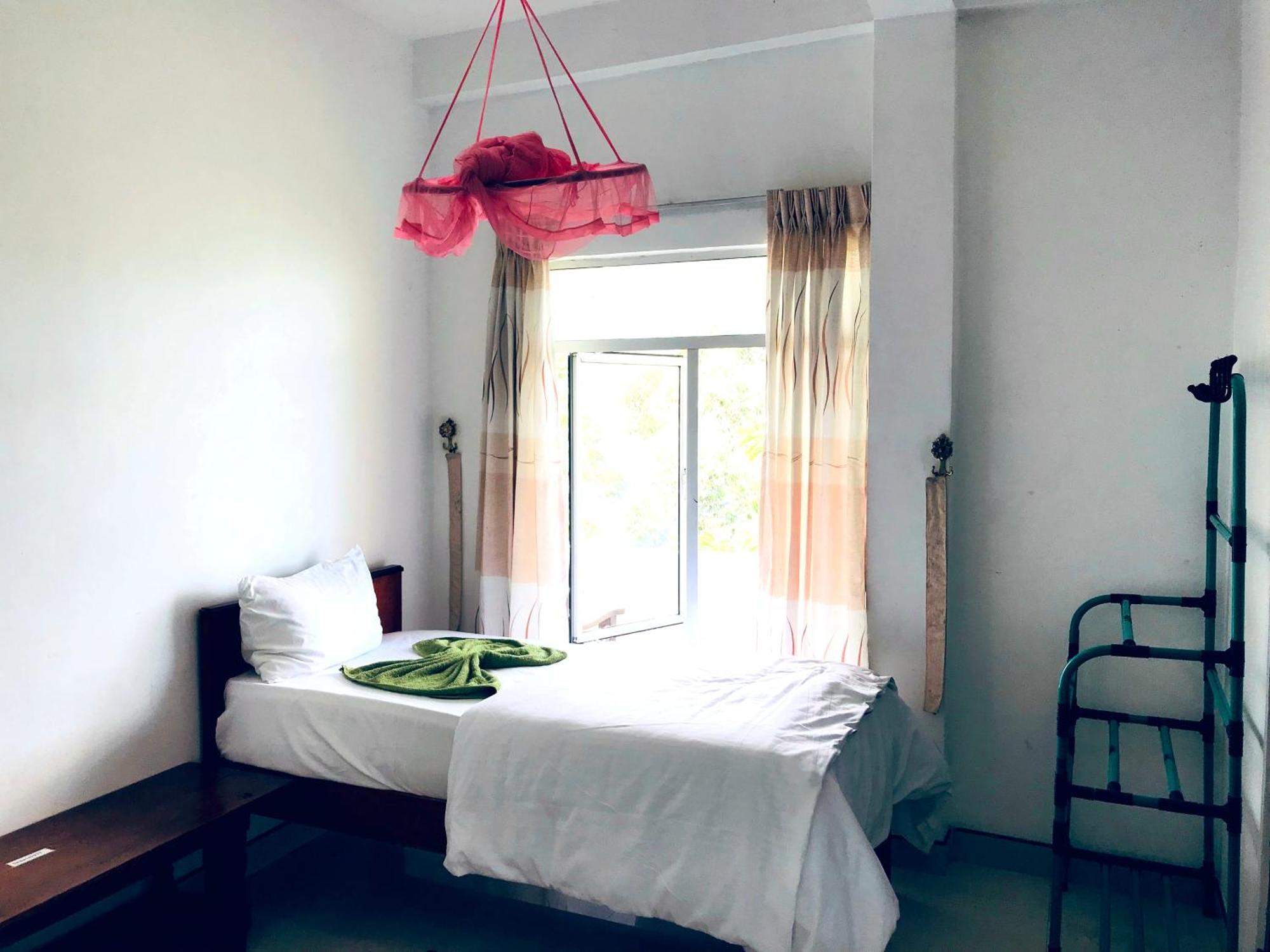 9 Arch View Rest Inn Елла Екстер'єр фото