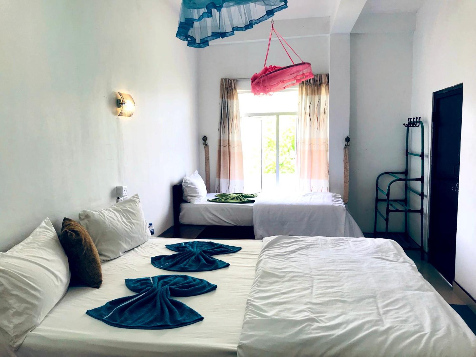 9 Arch View Rest Inn Елла Екстер'єр фото