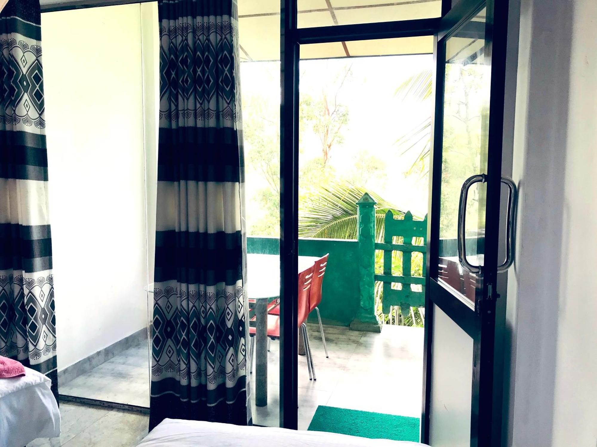 9 Arch View Rest Inn Елла Екстер'єр фото